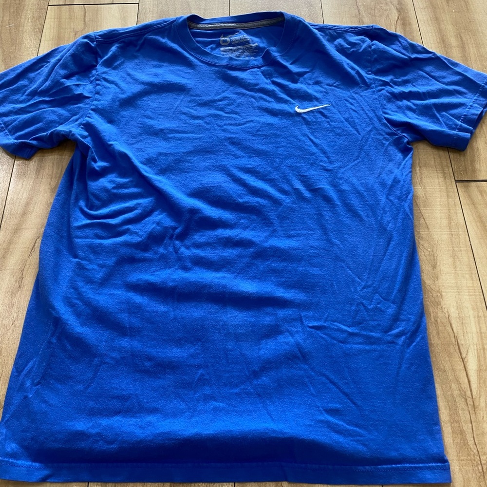 Nike Adult Medium Blue Short Sleeve Shirt Regular Fit